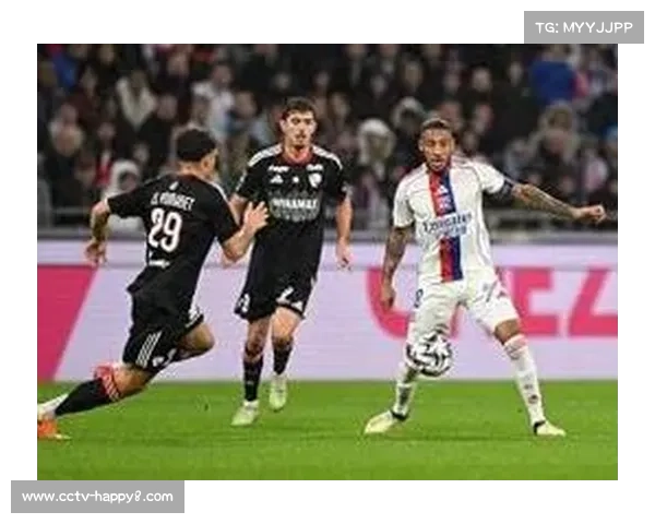 里昂年轻球员表现抢眼或成转会市场新焦点